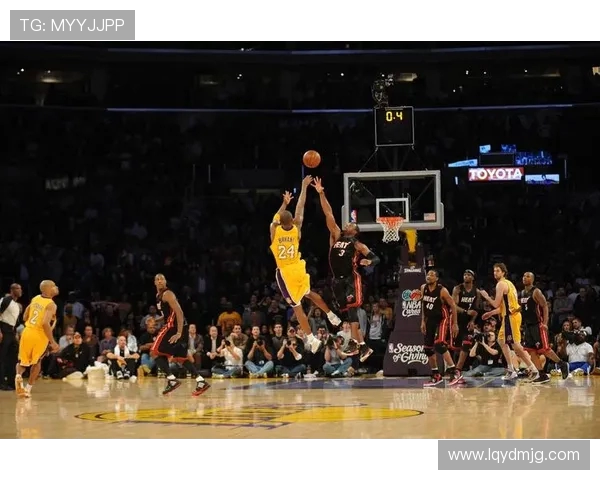 勇士队与热火的激烈对决展现篮球魅力与团队精神的巅峰对抗