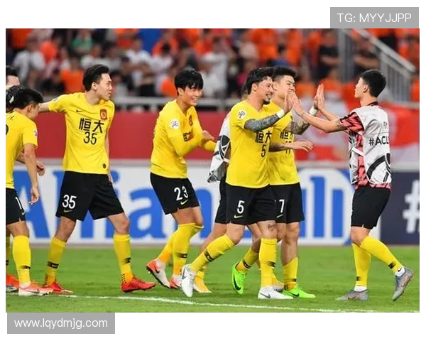 韩球迷热情助阵恒大对决大阪展现亚洲足球魅力与激情 韩球迷热情助阵恒大对决大阪展现亚洲足球魅力与激情