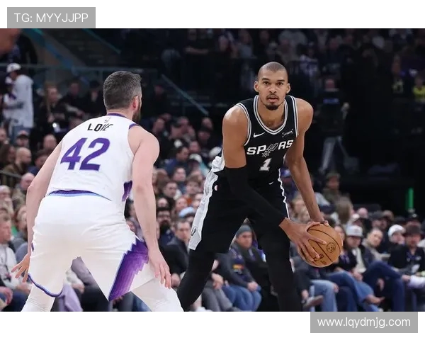 马刺与爵士激战11月5日谁能在这场对决中笑到最后